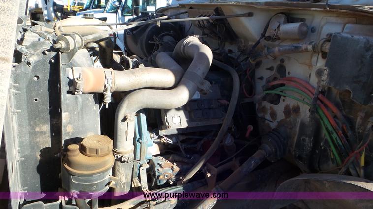 image for item L4485 1998 International 4900 digger derrick truck