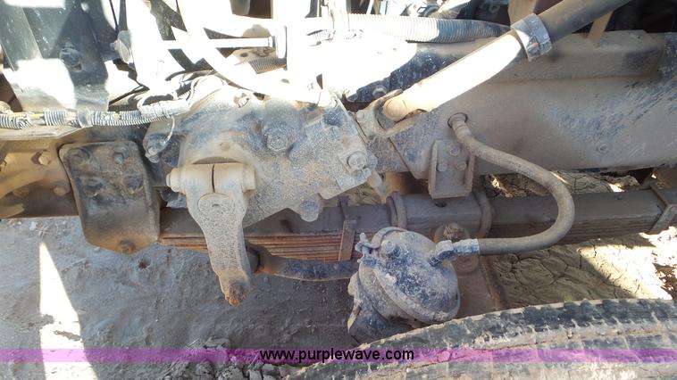 image for item L4485 1998 International 4900 digger derrick truck