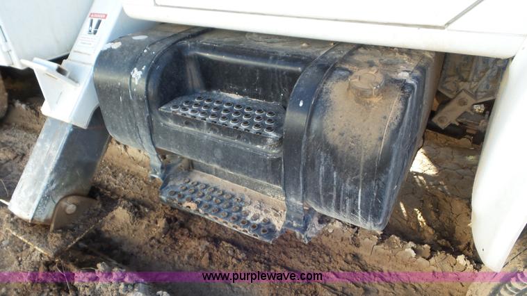 image for item L4485 1998 International 4900 digger derrick truck