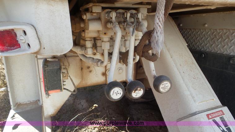 image for item L4485 1998 International 4900 digger derrick truck