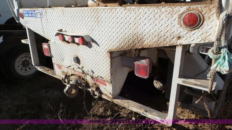 image for item L4485 1998 International 4900 digger derrick truck