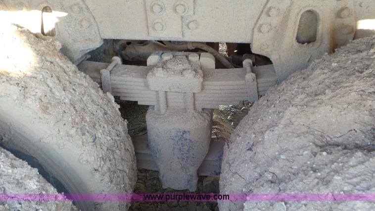 image for item L4485 1998 International 4900 digger derrick truck