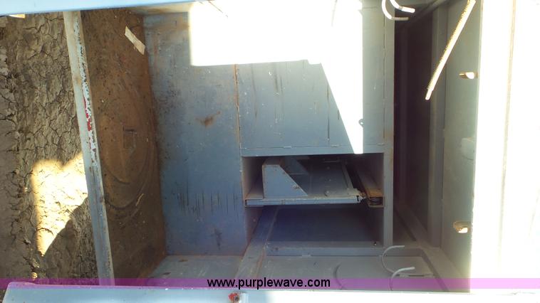 image for item L4485 1998 International 4900 digger derrick truck