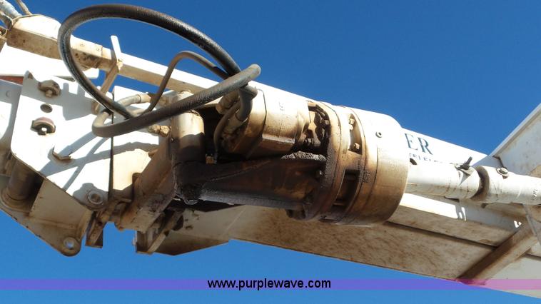 image for item L4485 1998 International 4900 digger derrick truck