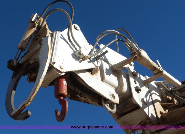 image for item L4485 1998 International 4900 digger derrick truck