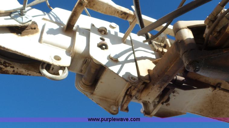 image for item L4485 1998 International 4900 digger derrick truck