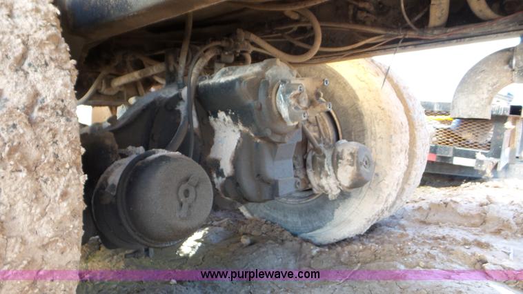 image for item L4485 1998 International 4900 digger derrick truck