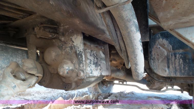 image for item L4485 1998 International 4900 digger derrick truck