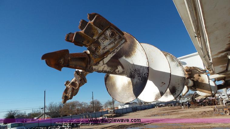 image for item L4485 1998 International 4900 digger derrick truck