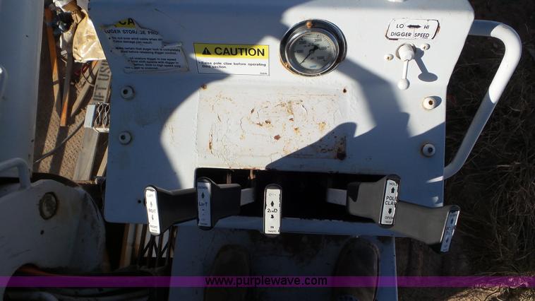 image for item L4485 1998 International 4900 digger derrick truck