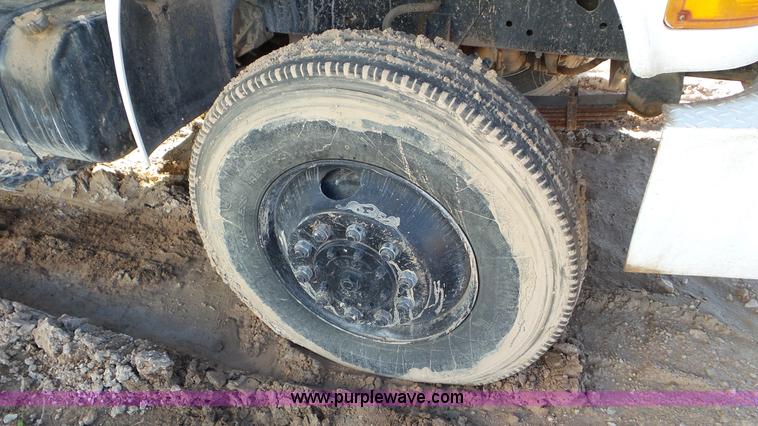 image for item L4485 1998 International 4900 digger derrick truck