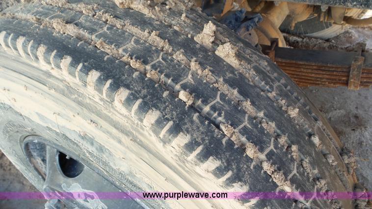 image for item L4485 1998 International 4900 digger derrick truck