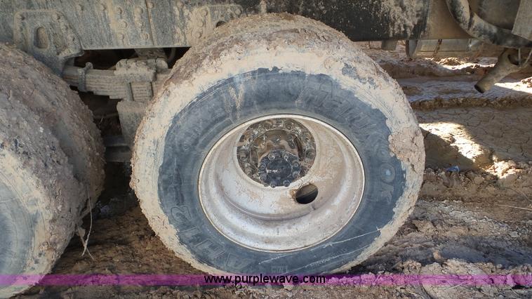 image for item L4485 1998 International 4900 digger derrick truck