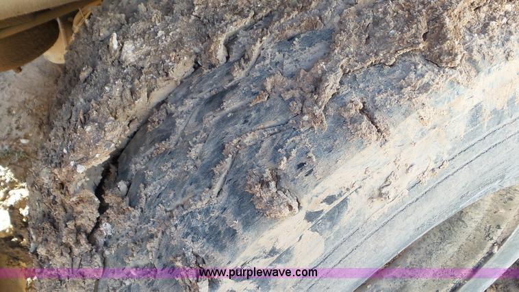 image for item L4485 1998 International 4900 digger derrick truck