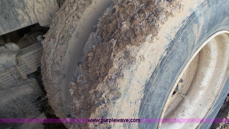 image for item L4485 1998 International 4900 digger derrick truck