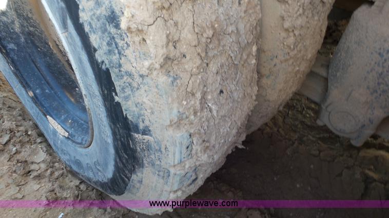 image for item L4485 1998 International 4900 digger derrick truck