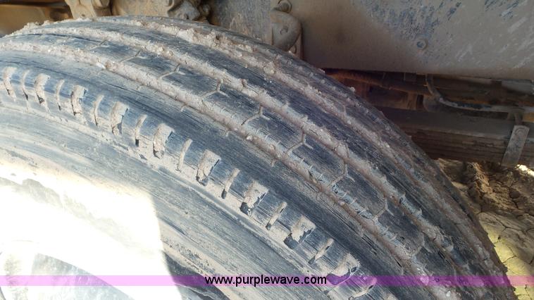 image for item L4485 1998 International 4900 digger derrick truck