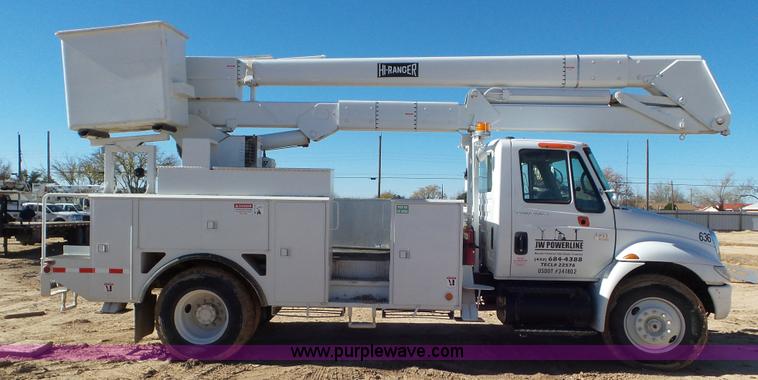 image for item L4486 2002 International 4400 bucket truck