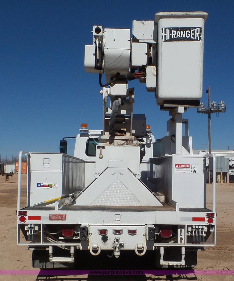image for item L4486 2002 International 4400 bucket truck