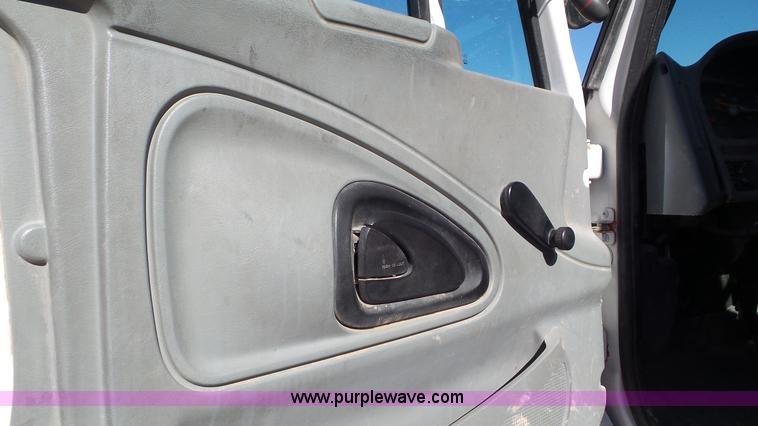 image for item L4486 2002 International 4400 bucket truck