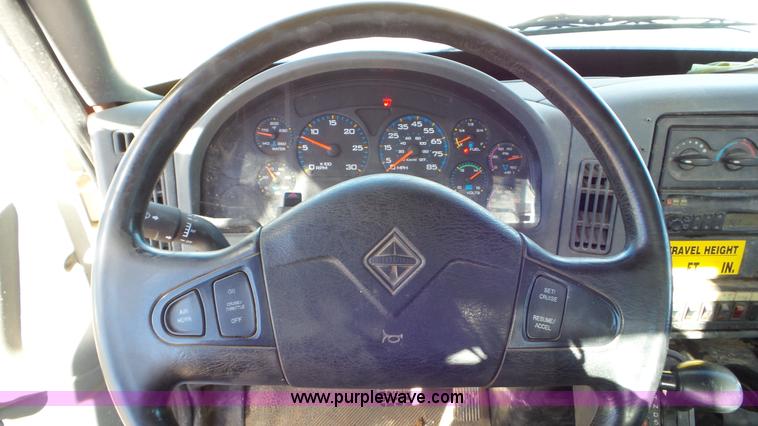 image for item L4486 2002 International 4400 bucket truck