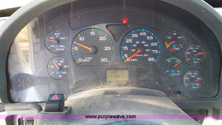 image for item L4486 2002 International 4400 bucket truck