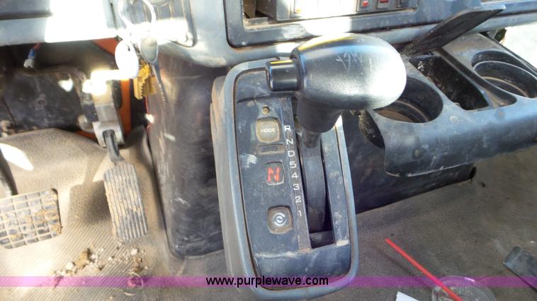 image for item L4486 2002 International 4400 bucket truck