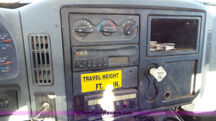 image for item L4486 2002 International 4400 bucket truck