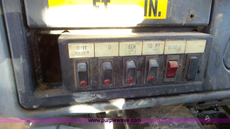 image for item L4486 2002 International 4400 bucket truck