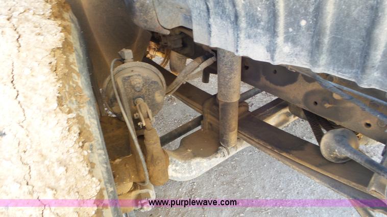 image for item L4486 2002 International 4400 bucket truck