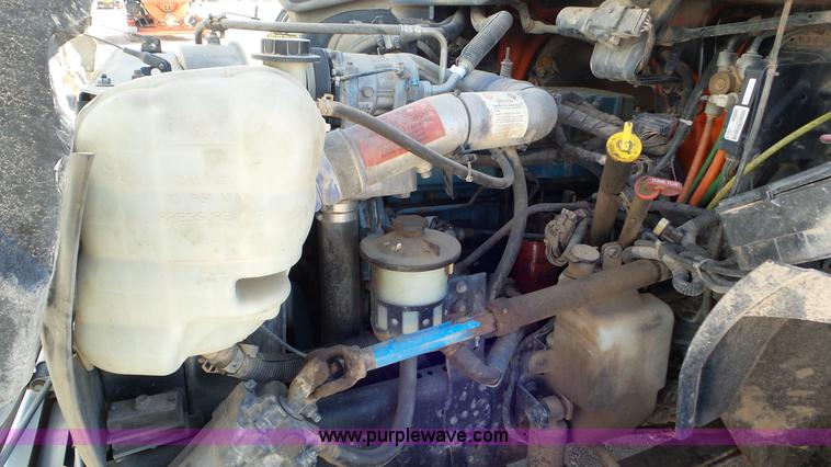 image for item L4486 2002 International 4400 bucket truck