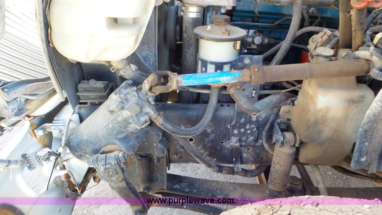 image for item L4486 2002 International 4400 bucket truck