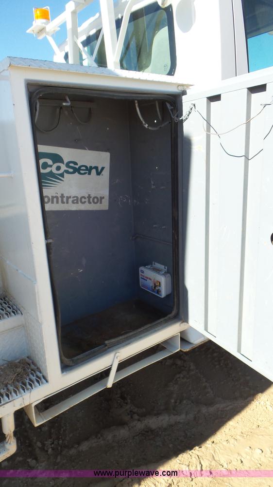 image for item L4486 2002 International 4400 bucket truck