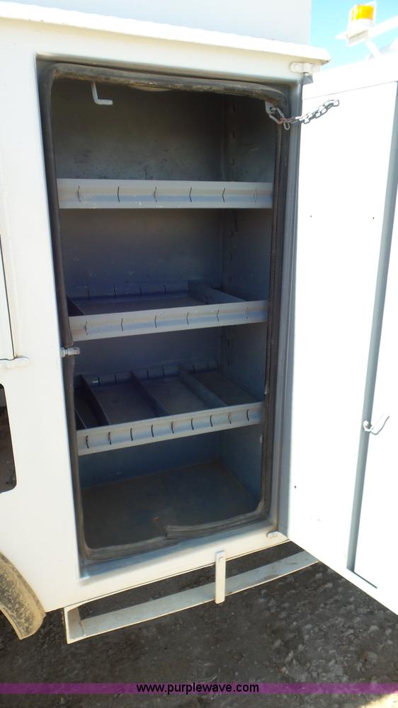 image for item L4486 2002 International 4400 bucket truck