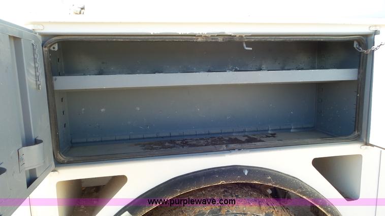 image for item L4486 2002 International 4400 bucket truck