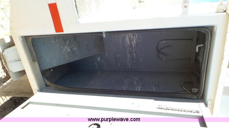 image for item L4486 2002 International 4400 bucket truck