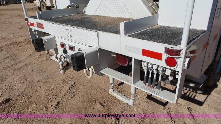 image for item L4486 2002 International 4400 bucket truck