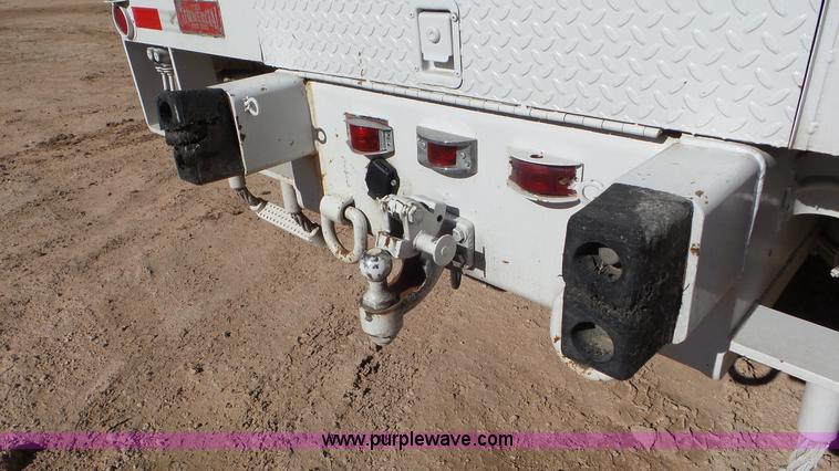 image for item L4486 2002 International 4400 bucket truck