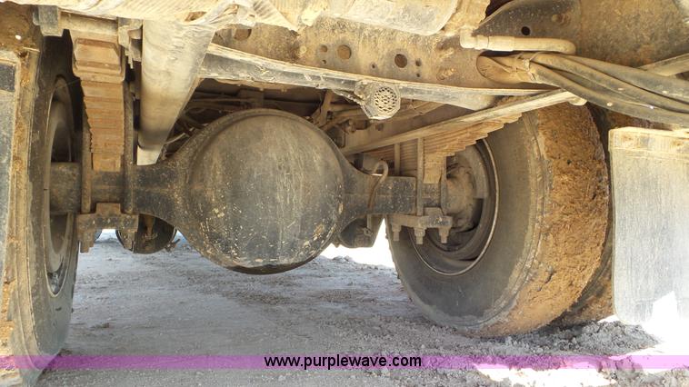 image for item L4486 2002 International 4400 bucket truck