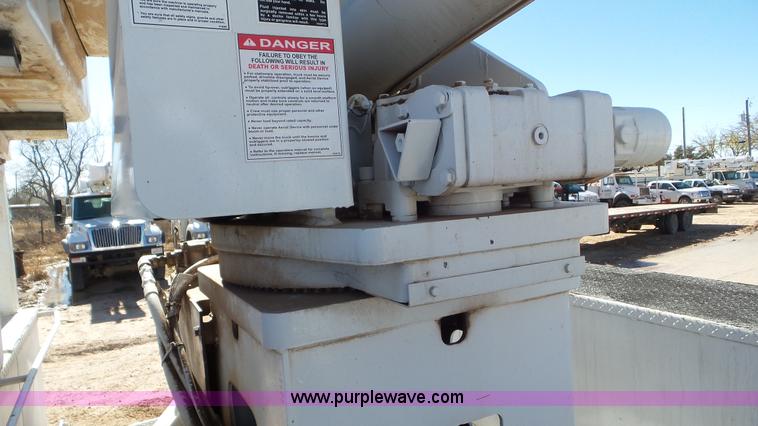 image for item L4486 2002 International 4400 bucket truck