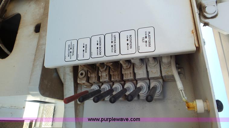 image for item L4486 2002 International 4400 bucket truck