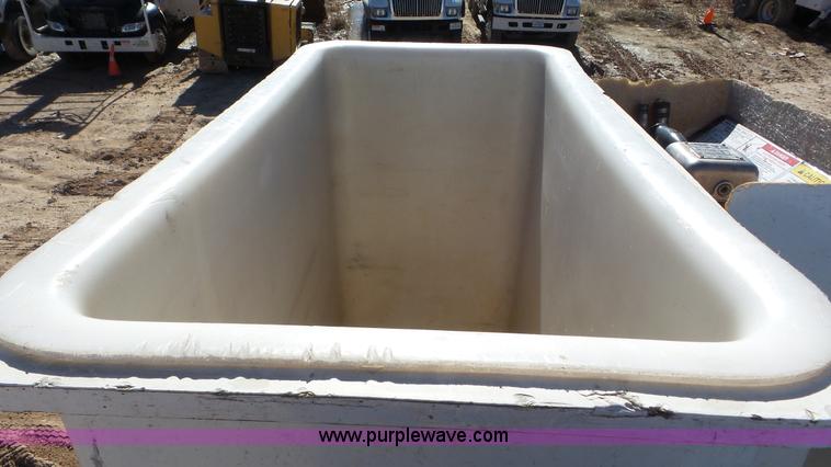 image for item L4486 2002 International 4400 bucket truck