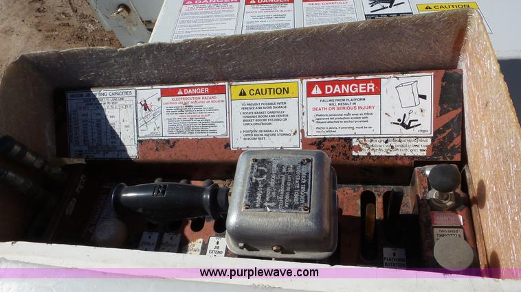 image for item L4486 2002 International 4400 bucket truck