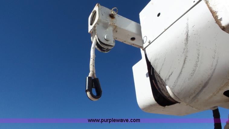 image for item L4486 2002 International 4400 bucket truck