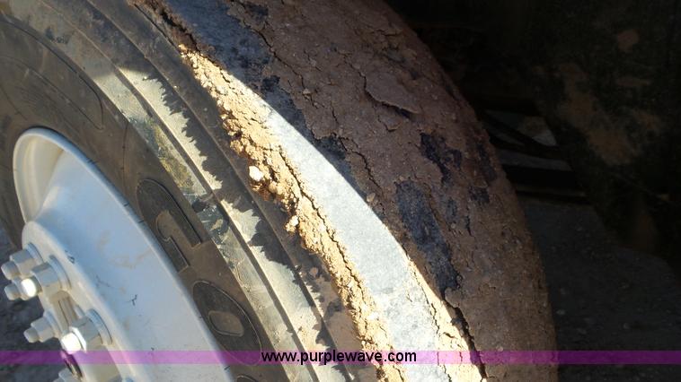 image for item L4486 2002 International 4400 bucket truck