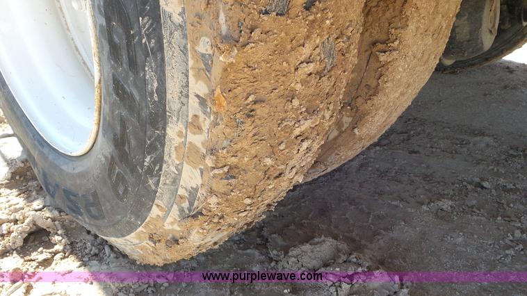 image for item L4486 2002 International 4400 bucket truck