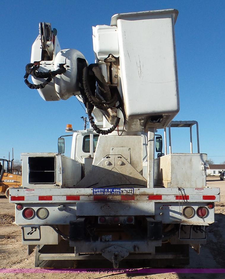 image for item L4487 2004 International 7300 bucket truck