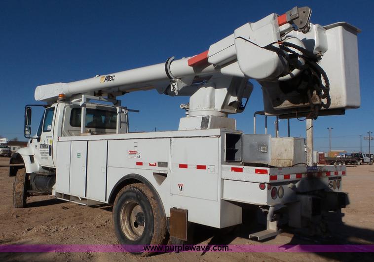 image for item L4487 2004 International 7300 bucket truck