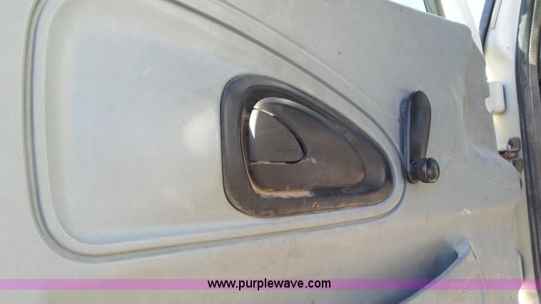 image for item L4487 2004 International 7300 bucket truck