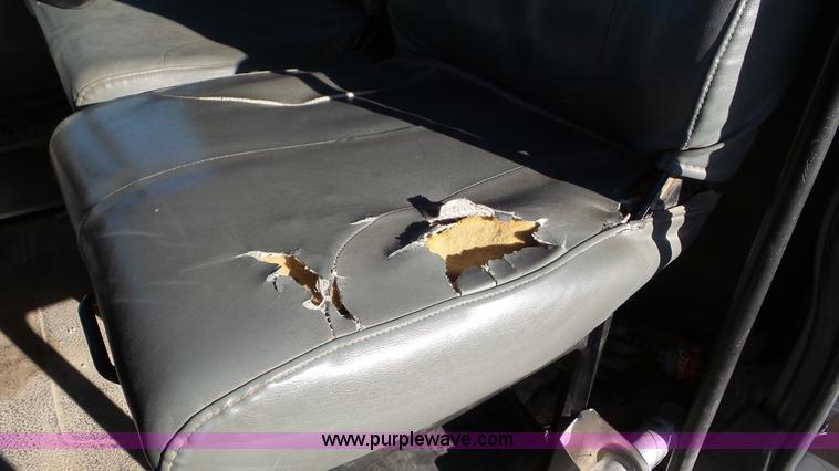 image for item L4487 2004 International 7300 bucket truck